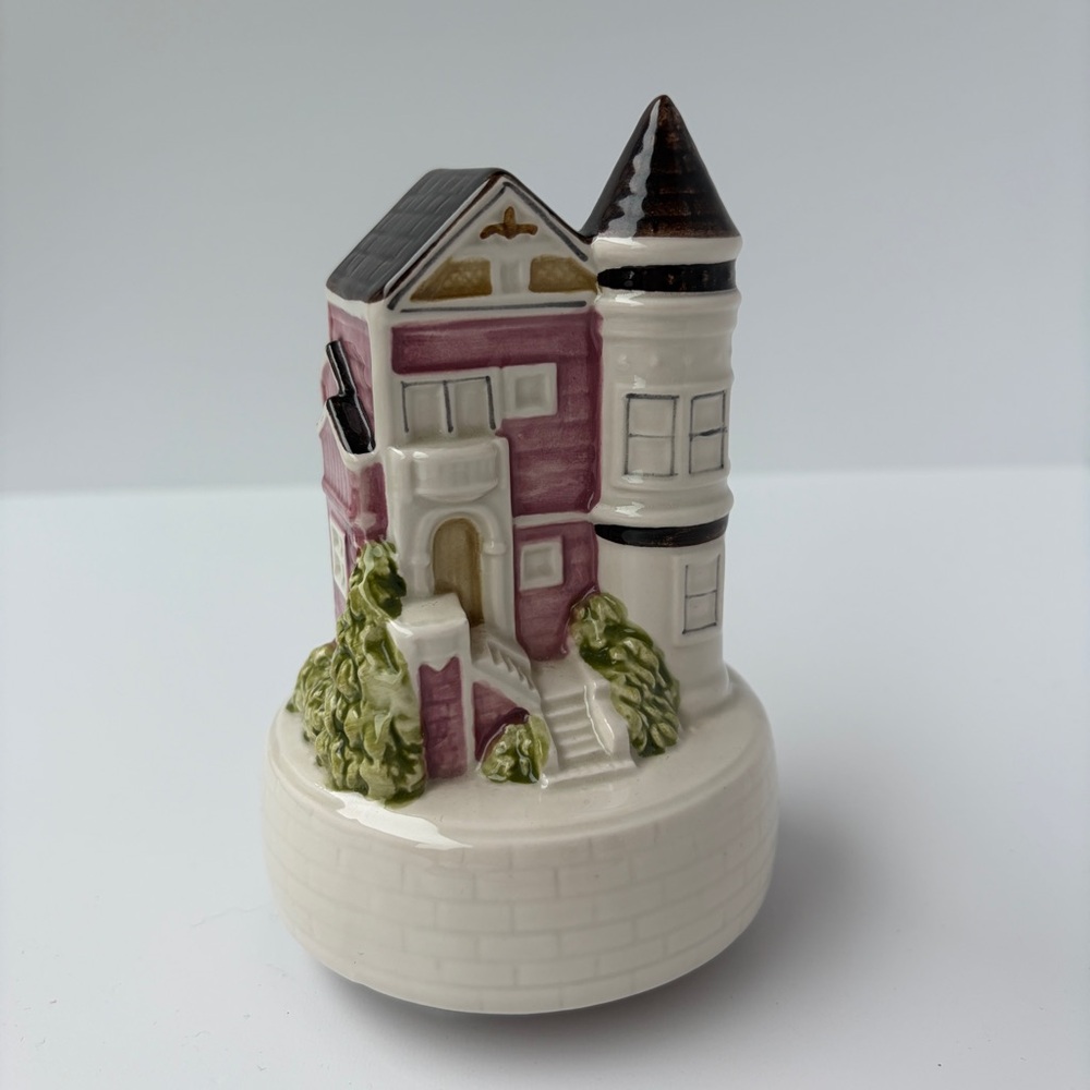 "I Left My Heart In San Francisco" Ceramic House Music Box‎ Painted Ladies